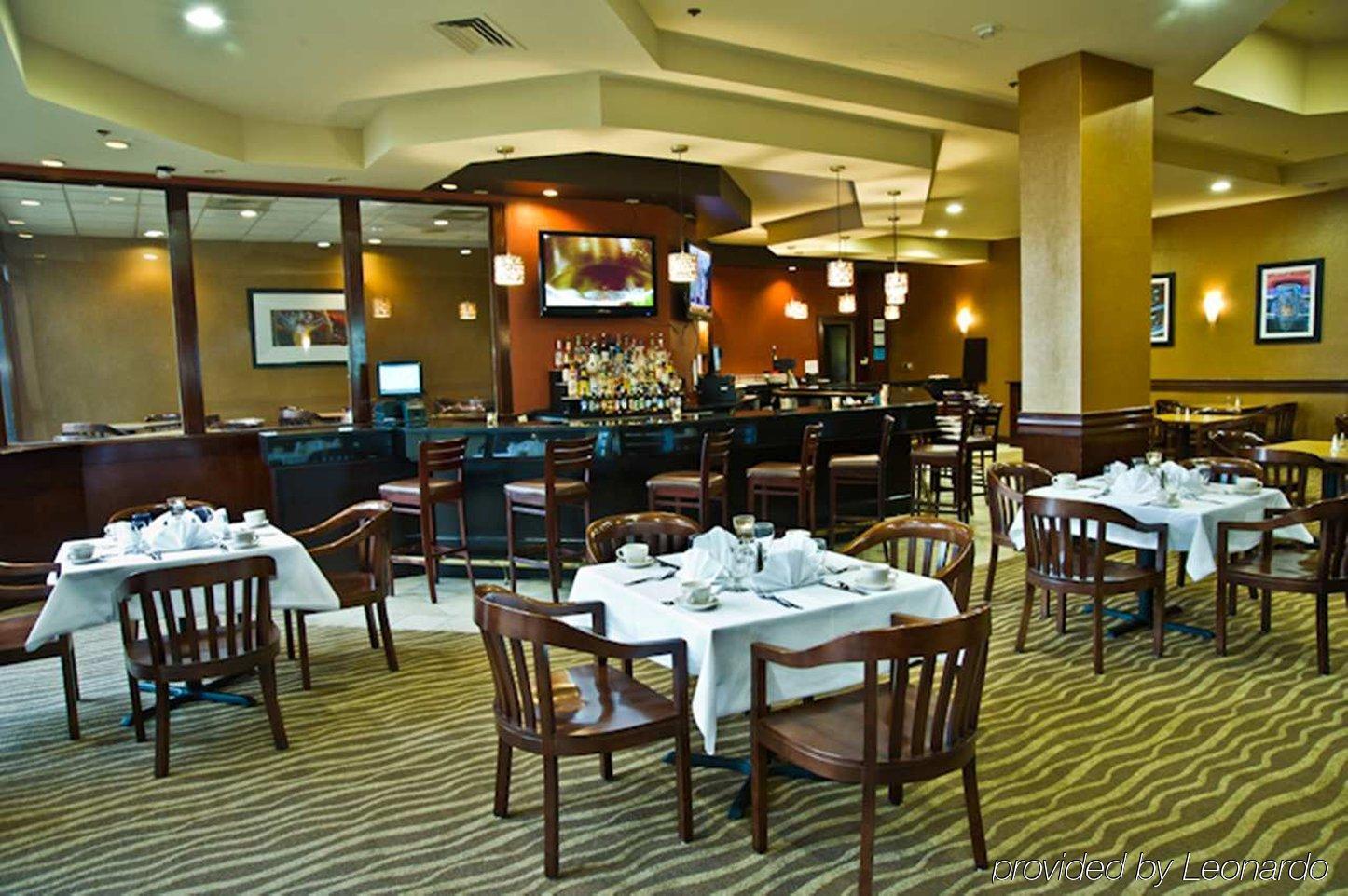 Ramada By Wyndham Southfield Hotel Restaurant photo